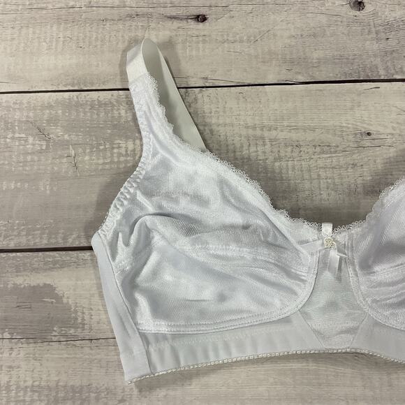 Nearly Me Mastectomy Bra Womens 34C White Wireless #6301 - Picture 2 of 8